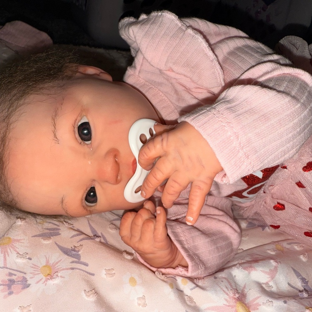 Reborn baby doll Olive brown hair New custom baby - Picture 6 of 9